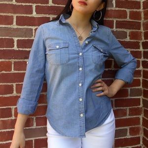 🔆 Adorable jean button up blouse! 💙